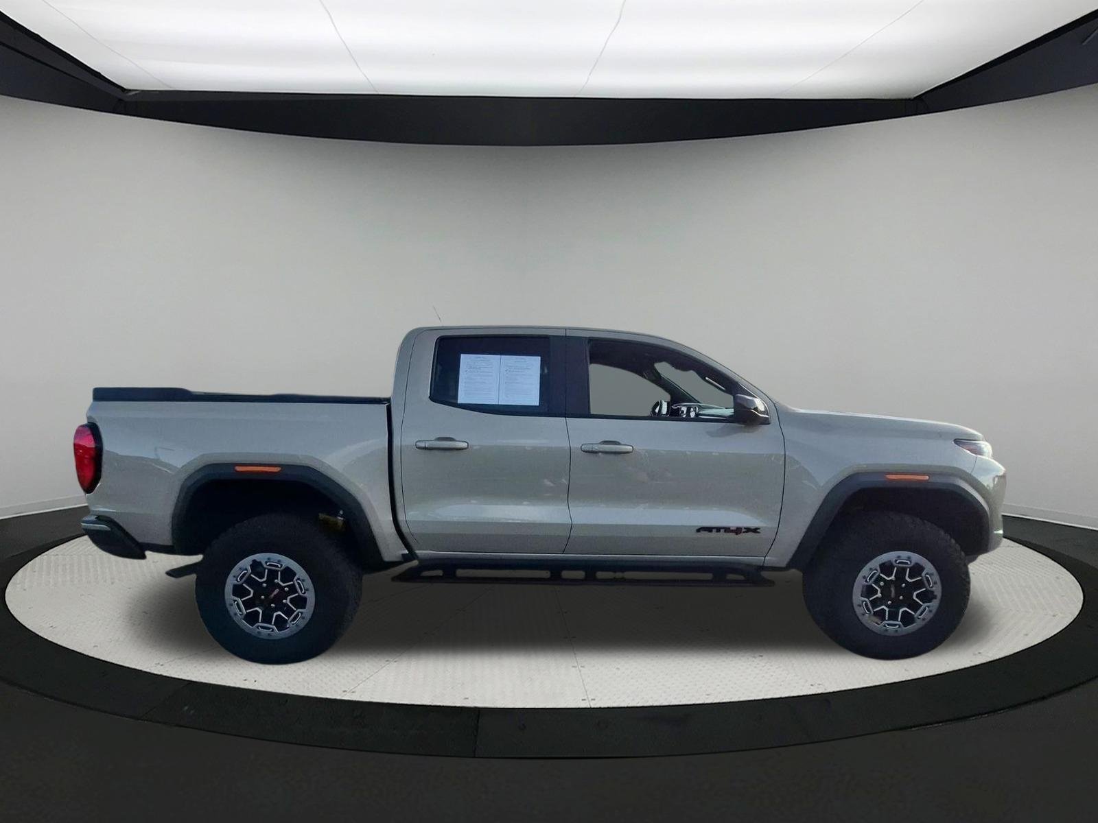 2023 GMC Canyon AT4X - Photo 9