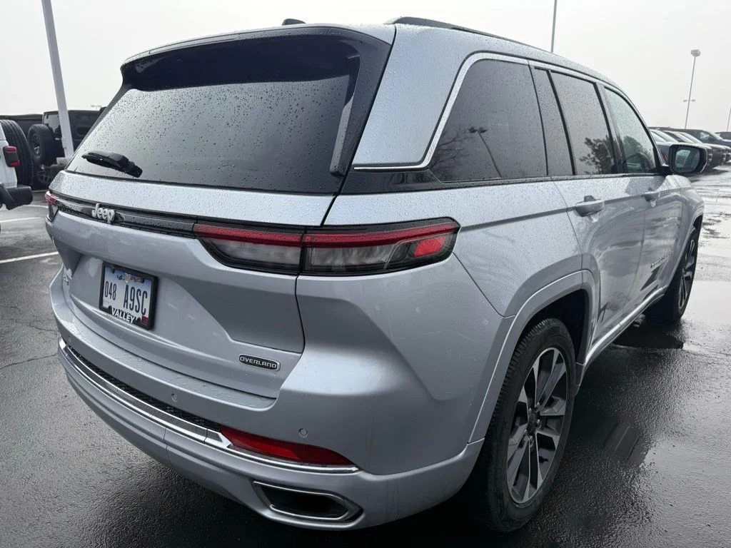 New 2025 Silver Zynith Exterior Paint Jeep Overland image 3