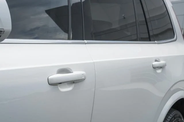 Used 2023 Crystal White Volvo Plus image 17