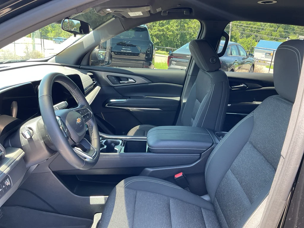 Used 2025 Mosaic Black Metallic Chevrolet AWD LT image 22