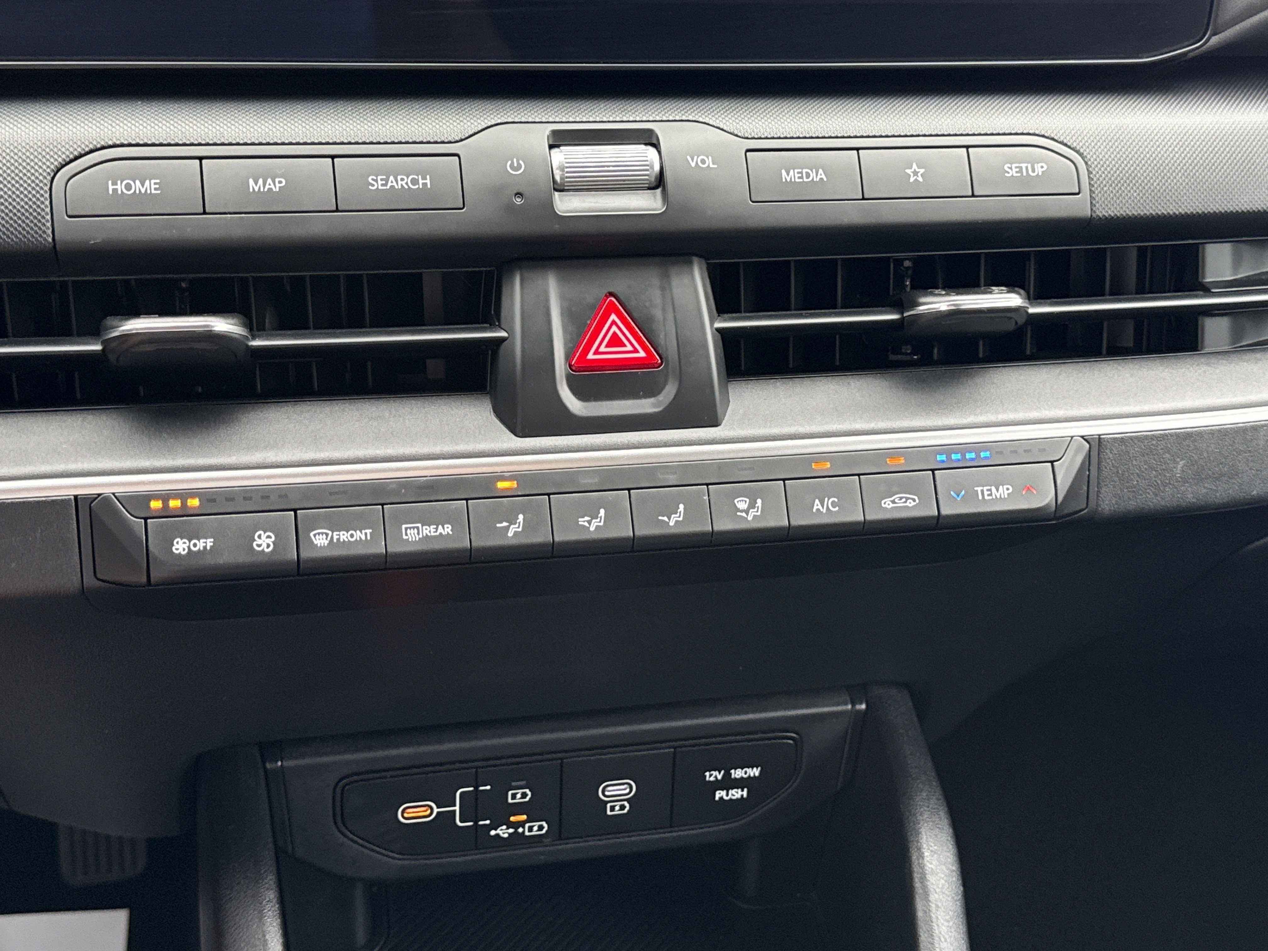 2025 Kia K4 LXS - Photo 25