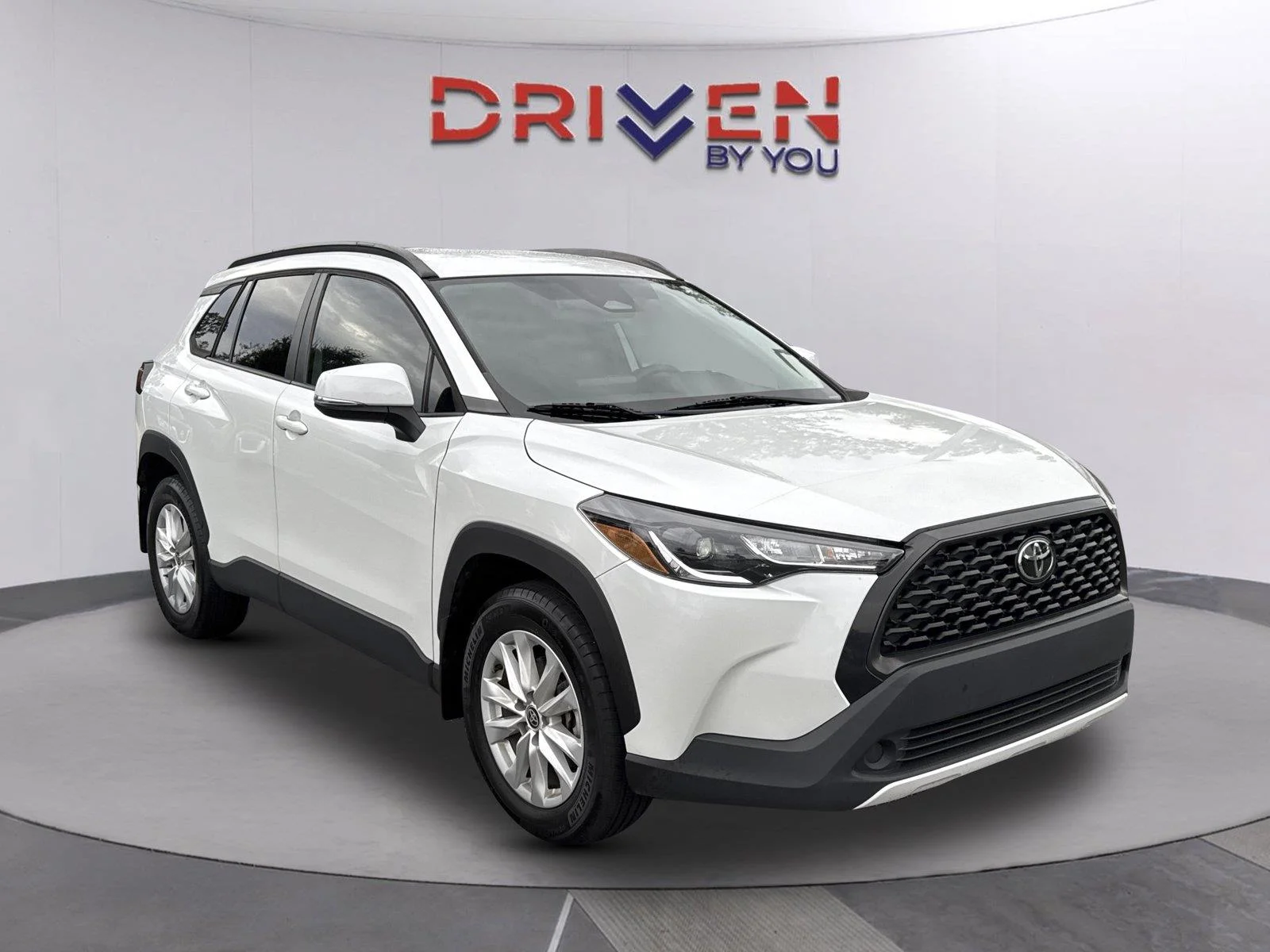 Used 2024 Wind Chill Pearl Toyota LE image 1