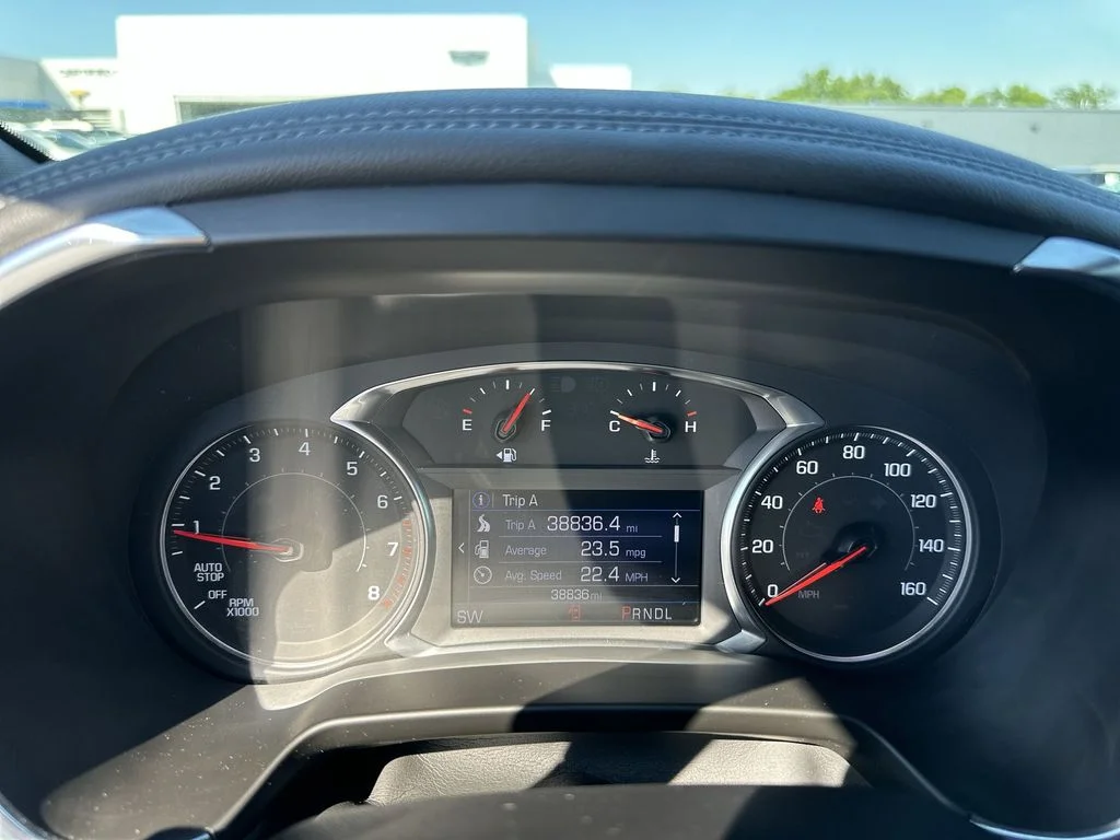 Used 2022 White Chevrolet LT image 21