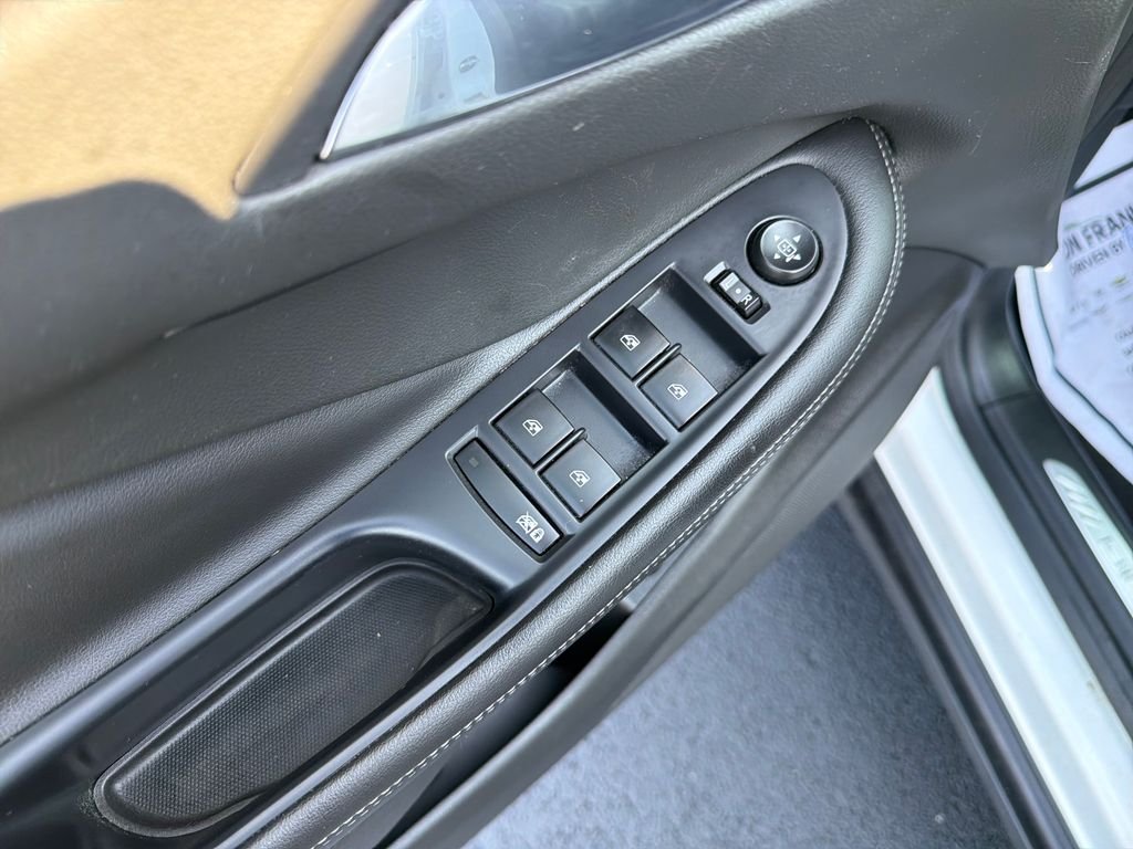Used 2020 White Buick Essence image 11
