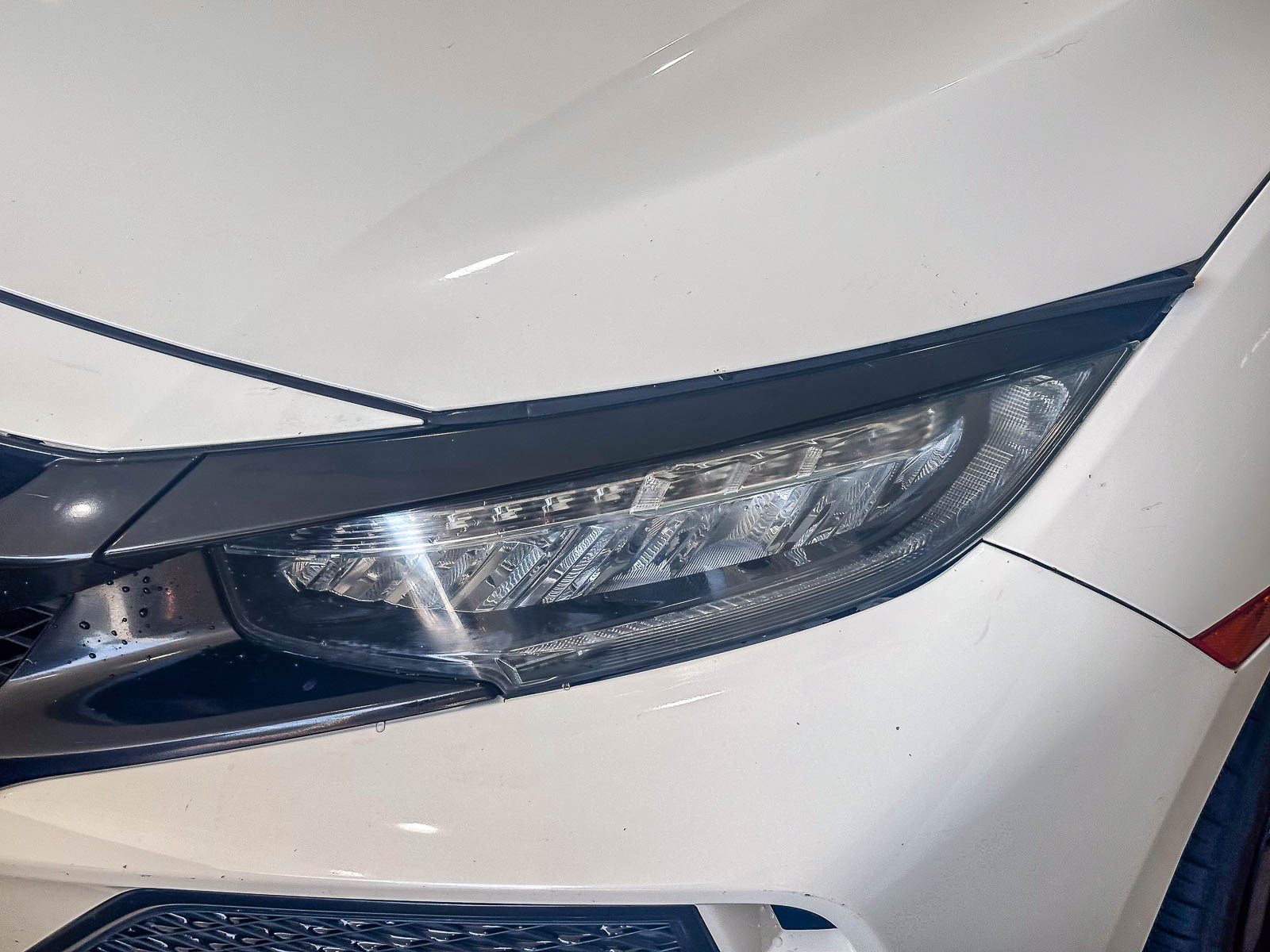 Used 2018 Championship White Honda Touring image 8