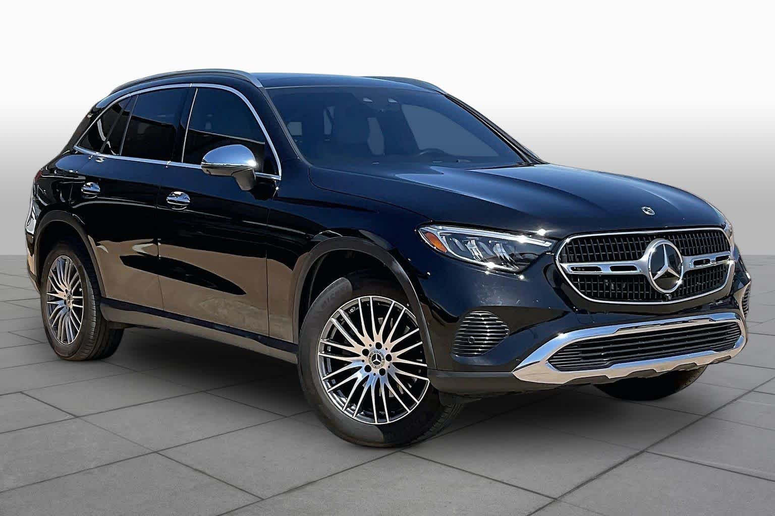 Used 2025 Obsidian Black Metallic Mercedes-Benz GLC 300 image 4