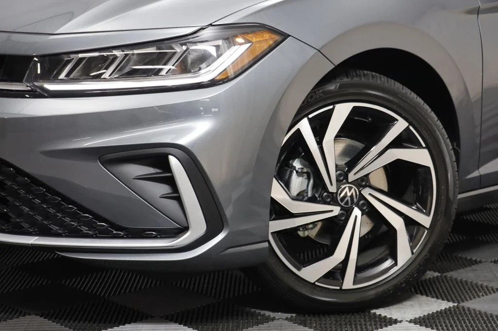 New 2026 Platinum Gray Volkswagen 1.5T SEL image 4