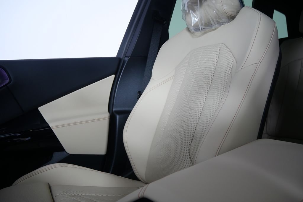 Used 2026 Skyscraper Grey Metallic BMW 30 xDrive image 21