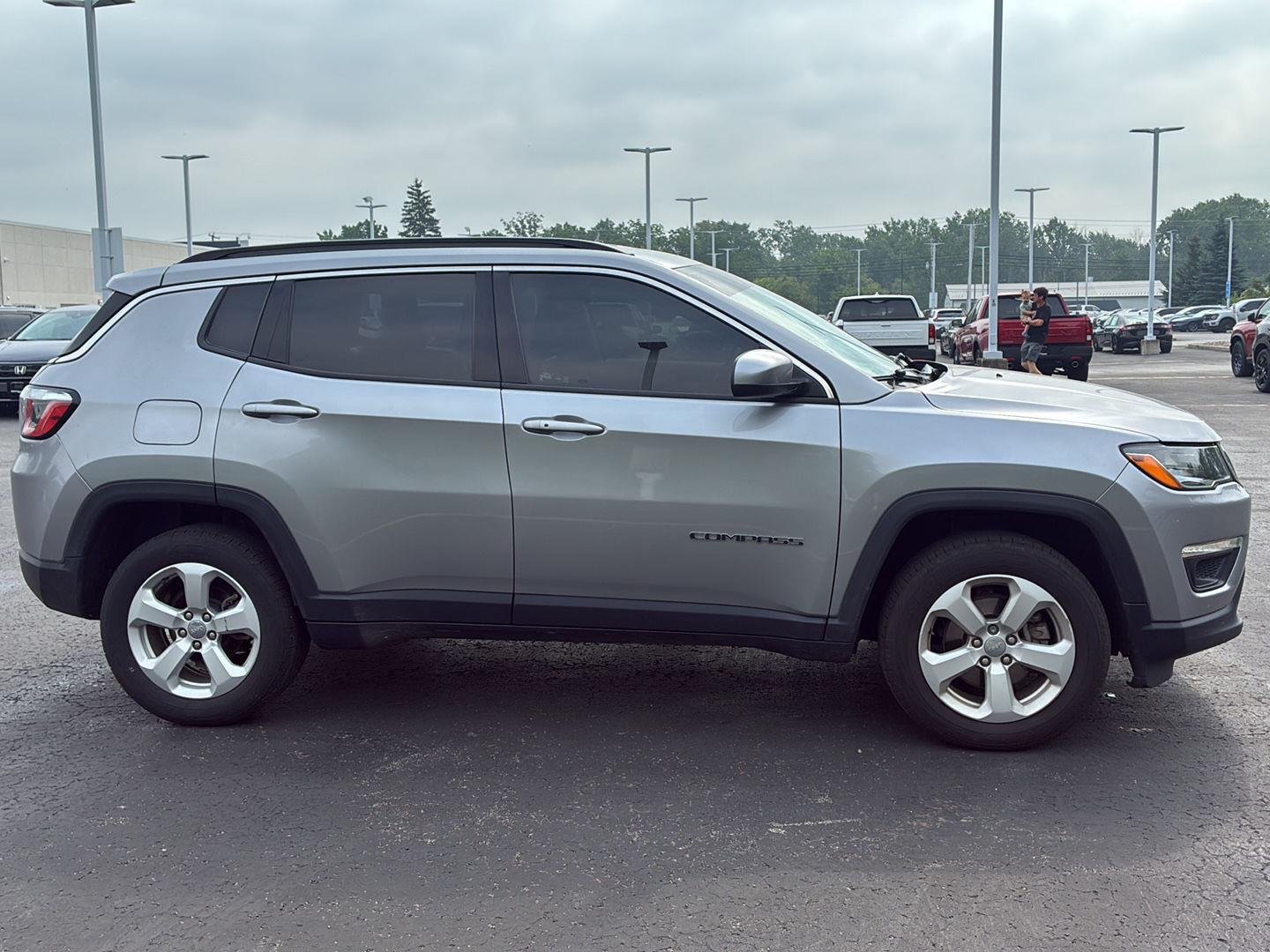 Used 2020 Billet Silver Metallic Clearcoat Jeep Latitude image 15