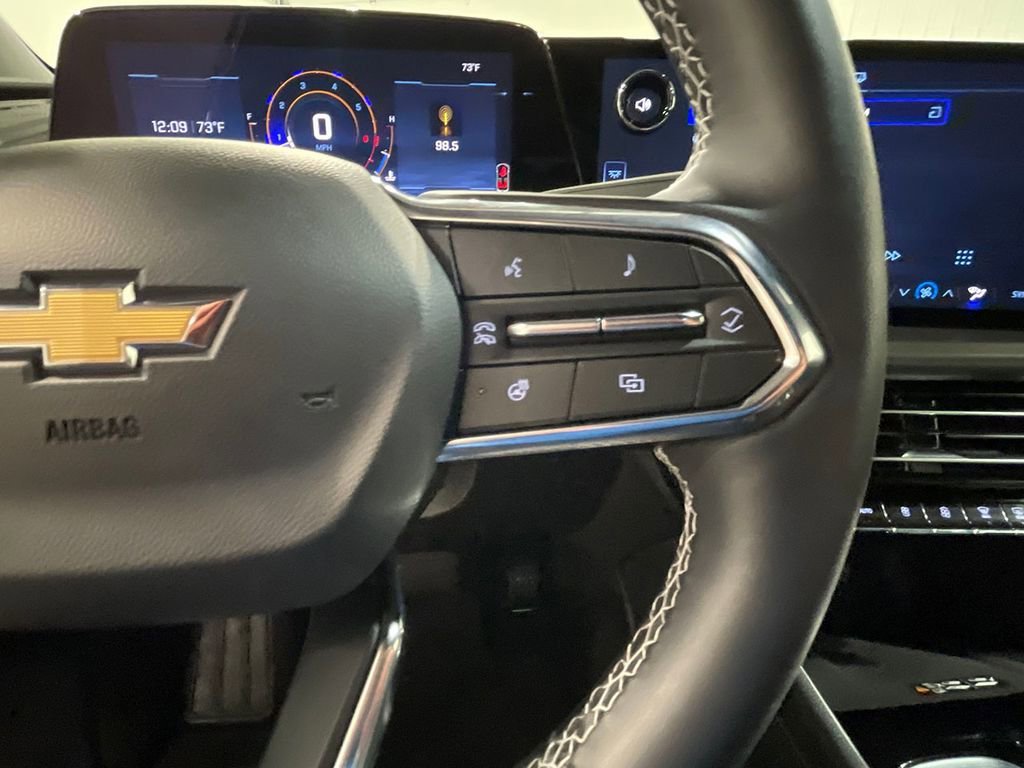 Used 2025 Summit White Chevrolet LT image 39