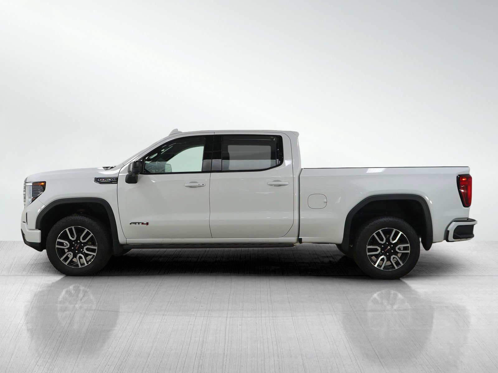 Used 2022 GMC Sierra 1500 AT4 with VIN 1GTPUEEL5NZ646348 for sale in Roseville, Minnesota