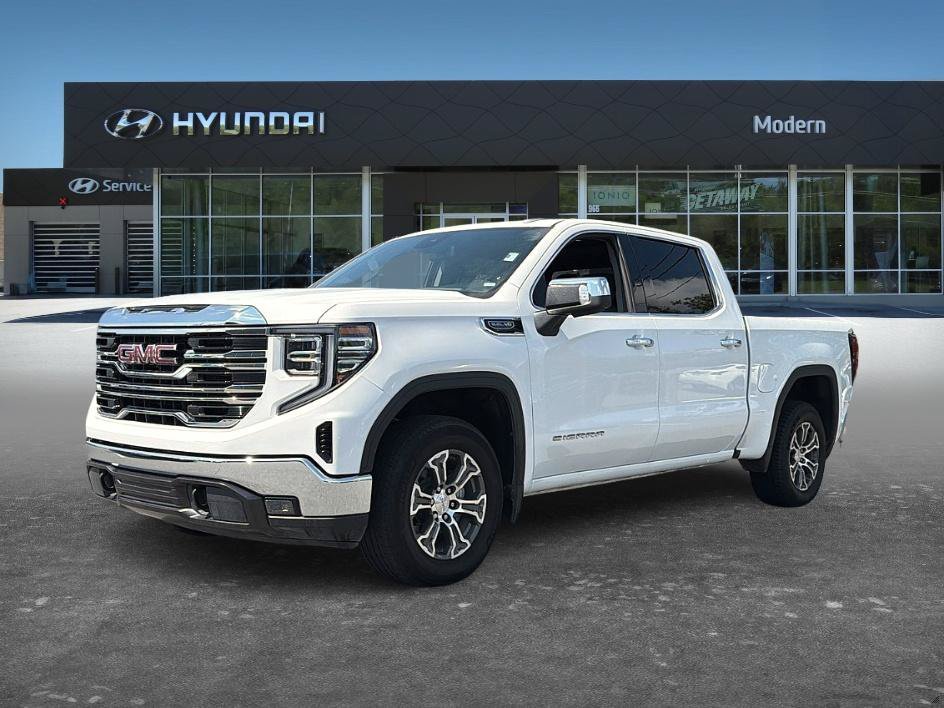 Used 2025 Summit White GMC SLT image 1