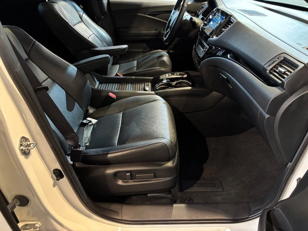 Used 2019 White Diamond Pearl Honda Touring image 23