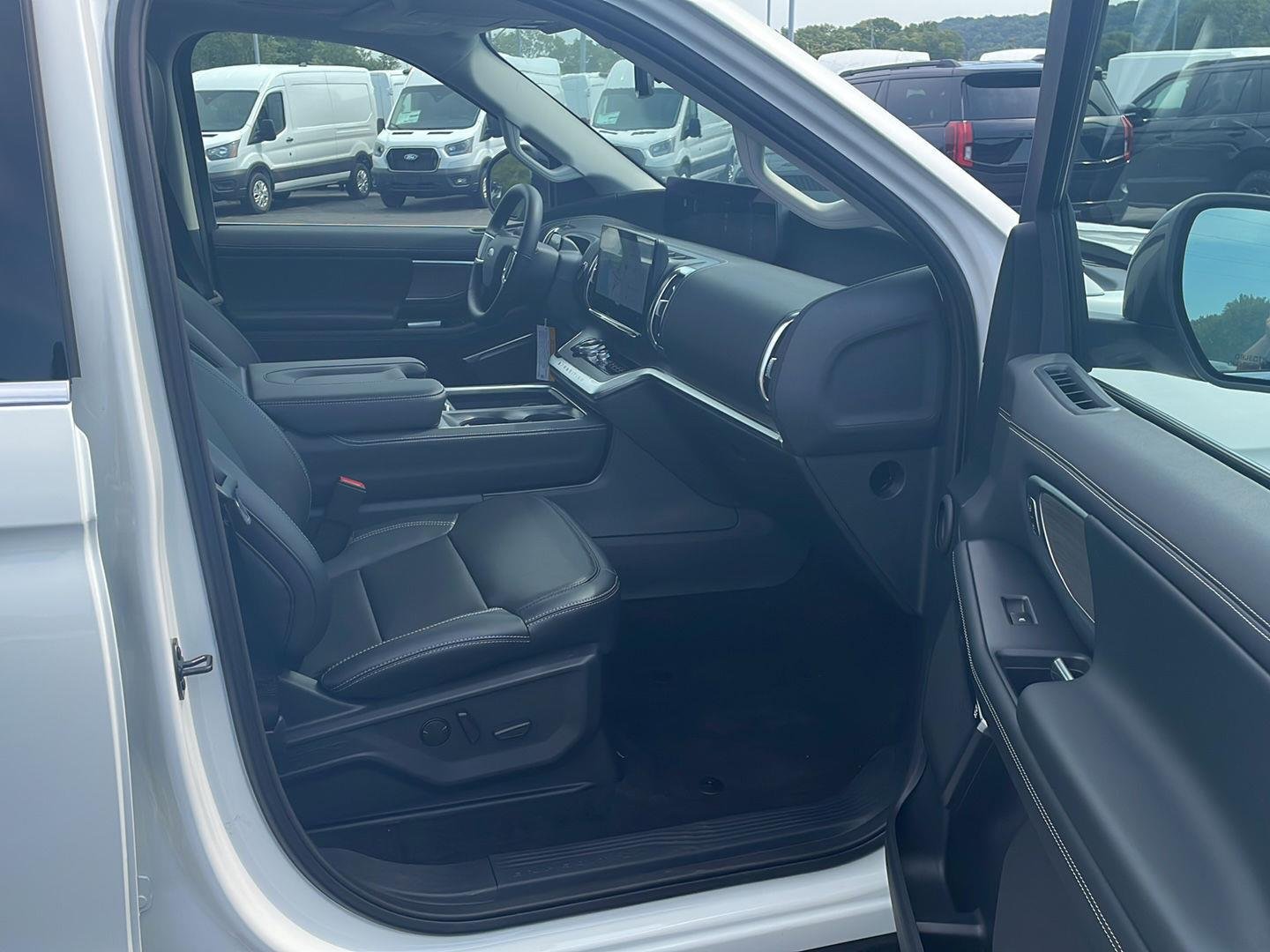 New 2027 Star White Metallic Tri-Coat Ford MAX Platinum image 26