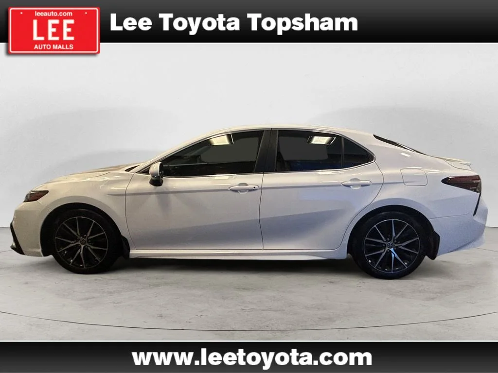 Used 2023 Ice Toyota SE image 2