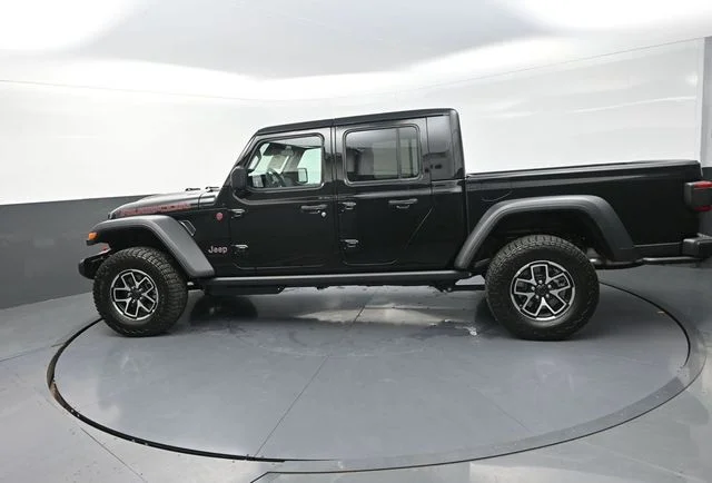 New 2026 Black Clear-Coat Exterior Paint Jeep Rubicon image 6