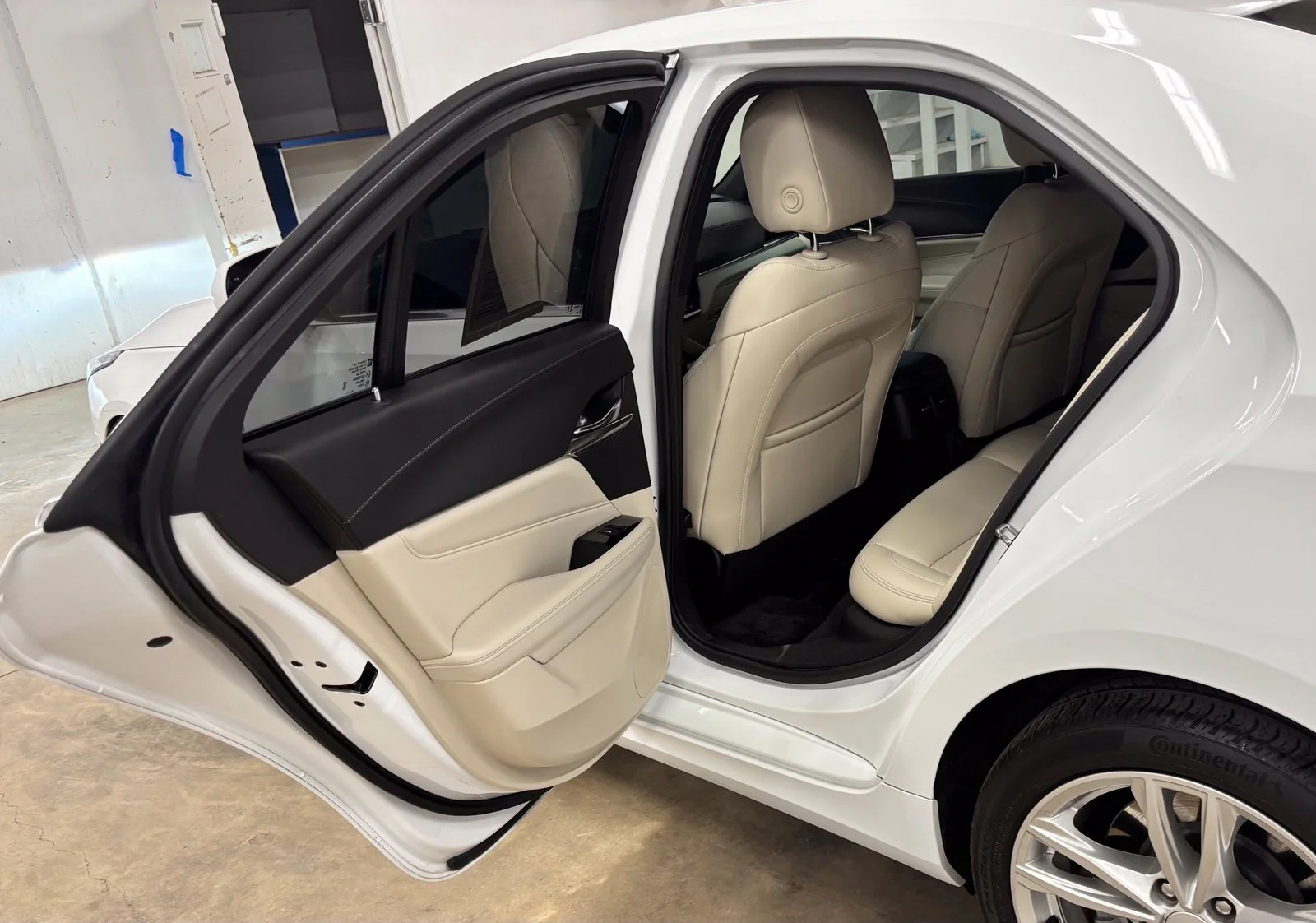Used 2024 White Cadillac Luxury image 23