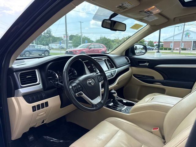 Used 2014 Blue Toyota XLE V6 image 9