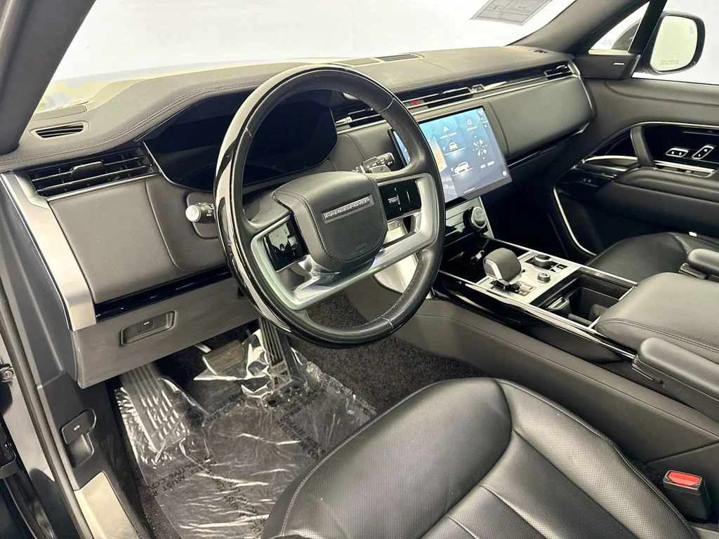 Used 2023 Black Land Rover SE image 9