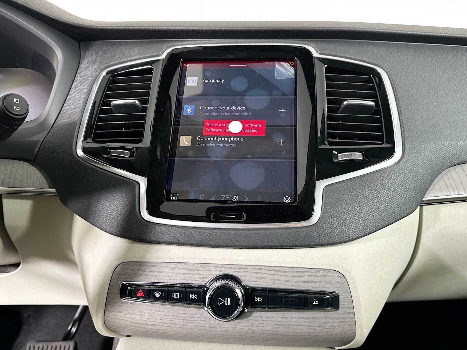 Certified Used 2025 Vapour Grey Volvo Plus image 11