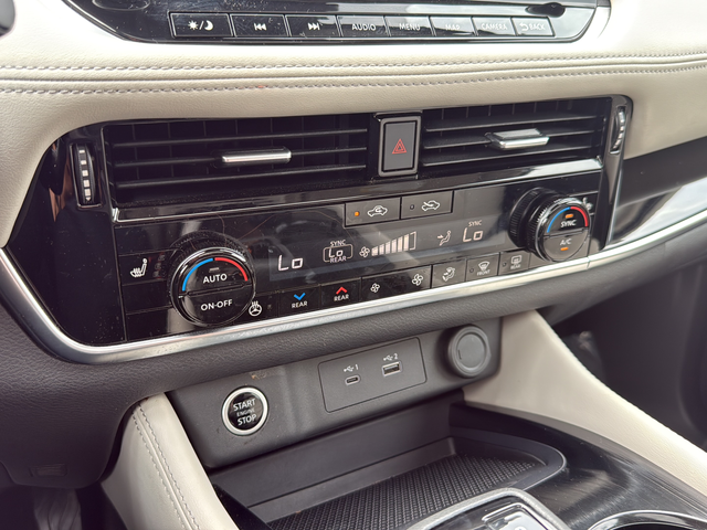 Used 2023 White Nissan SL image 21