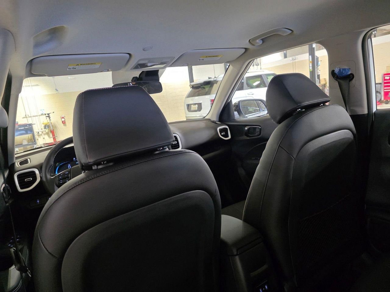 New 2026 Lunar White w/Black Roof Hyundai SEL w/Two-Tone Roof image 15