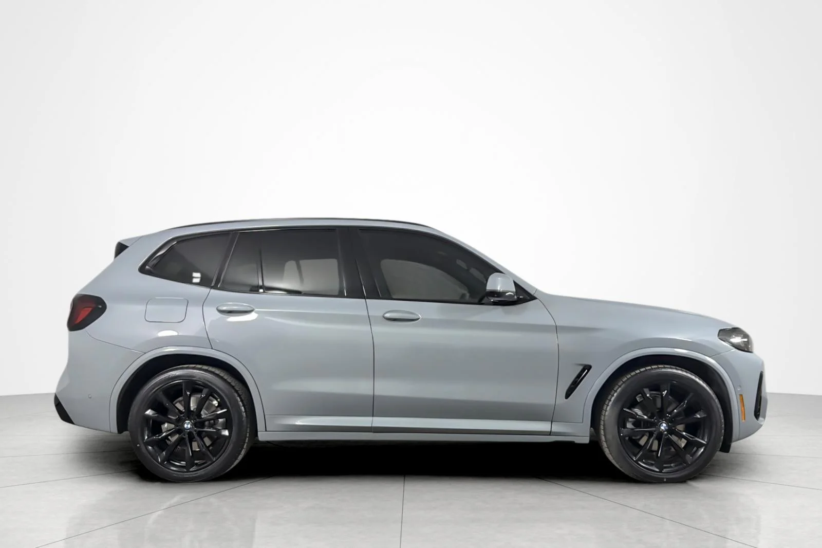 Used 2024 GRAY BMW sDrive30i Sports Activity Vehicle image 6