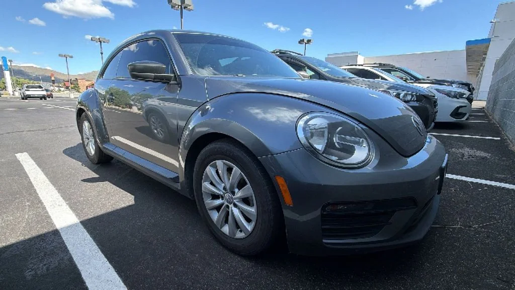 2018 Volkswagen Beetle 2.0T S Auto's photo