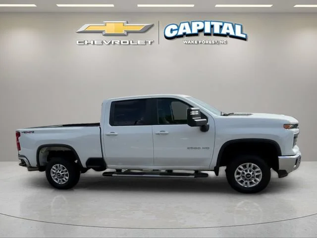 Used 2025 Summit White Chevrolet LT image 6
