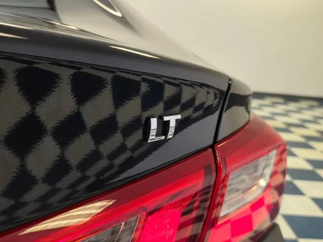 Used 2018 MOSAIC BLACK METALLIC Chevrolet LT image 7
