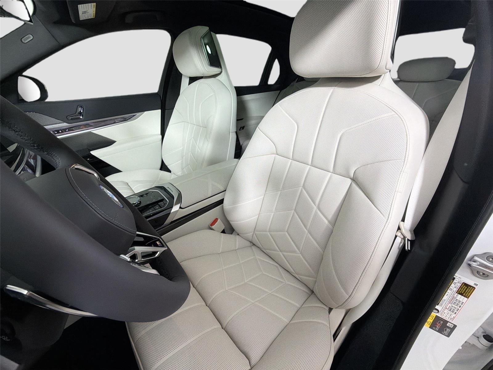 New 2026 Mineral White Metallic BMW 750e xDrive image 19