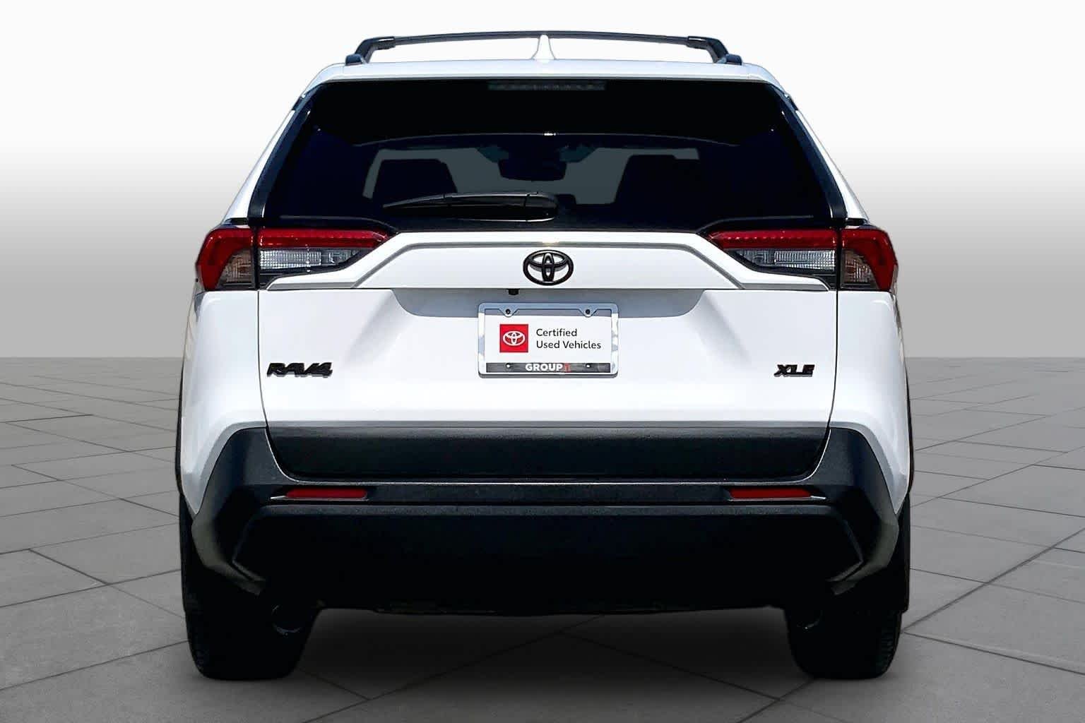 Used 2025 Ice Cap Toyota XLE image 5
