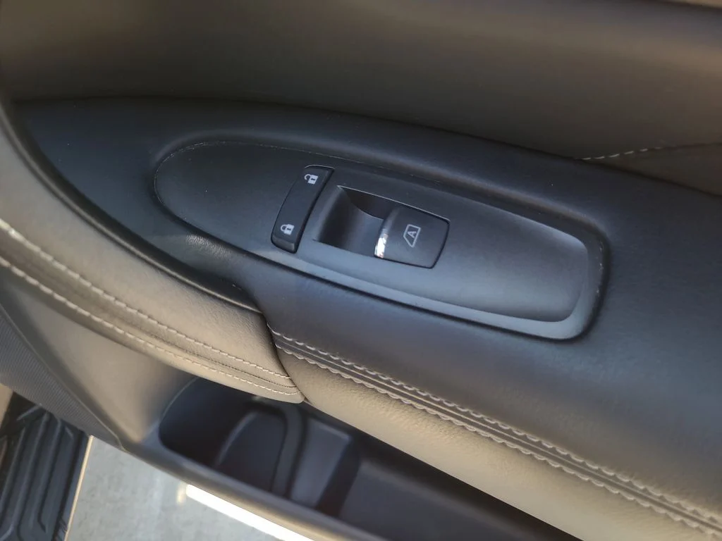 Used 2024 Gray INFINITI LUXE image 10