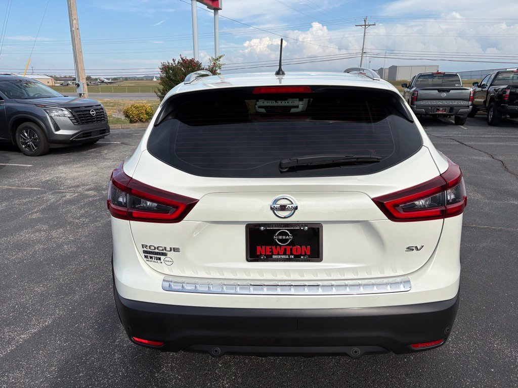 Used 2022 White Nissan SV image 6