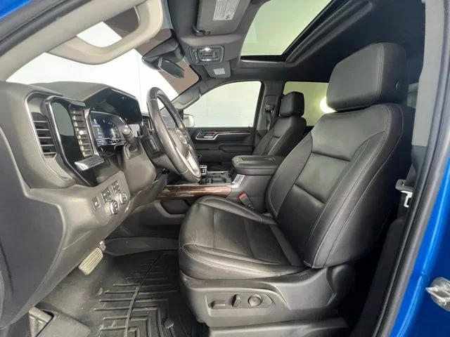 Used 2022 Blue Metallic GMC Elevation image 13