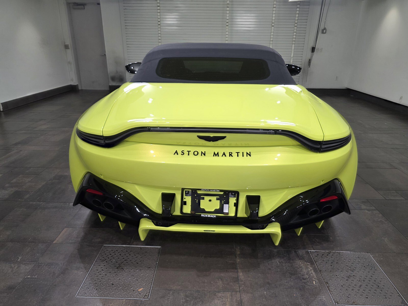 Used 2023 Q Lime Essence Aston Martin Roadster image 21