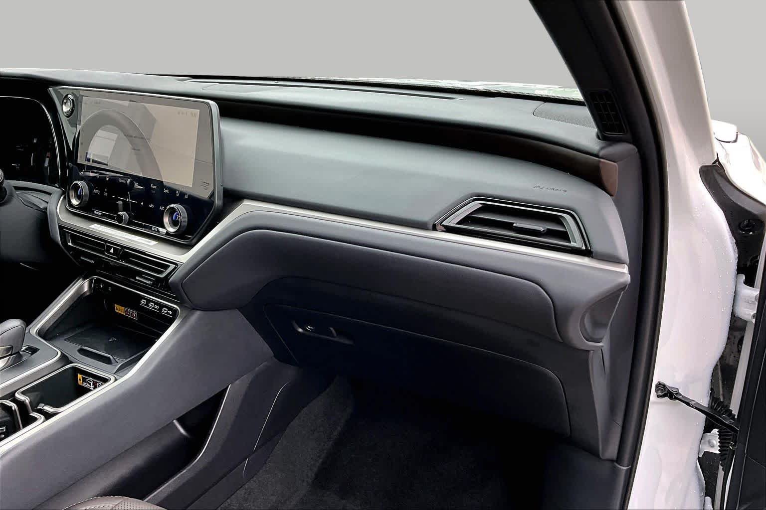 Used 2025 Wind Chill Pearl Lexus Premium image 19