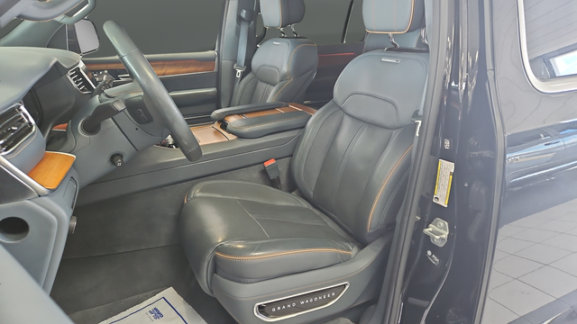 Used 2022 Diamond Black Crystal Pearlcoat Jeep Series II image 9