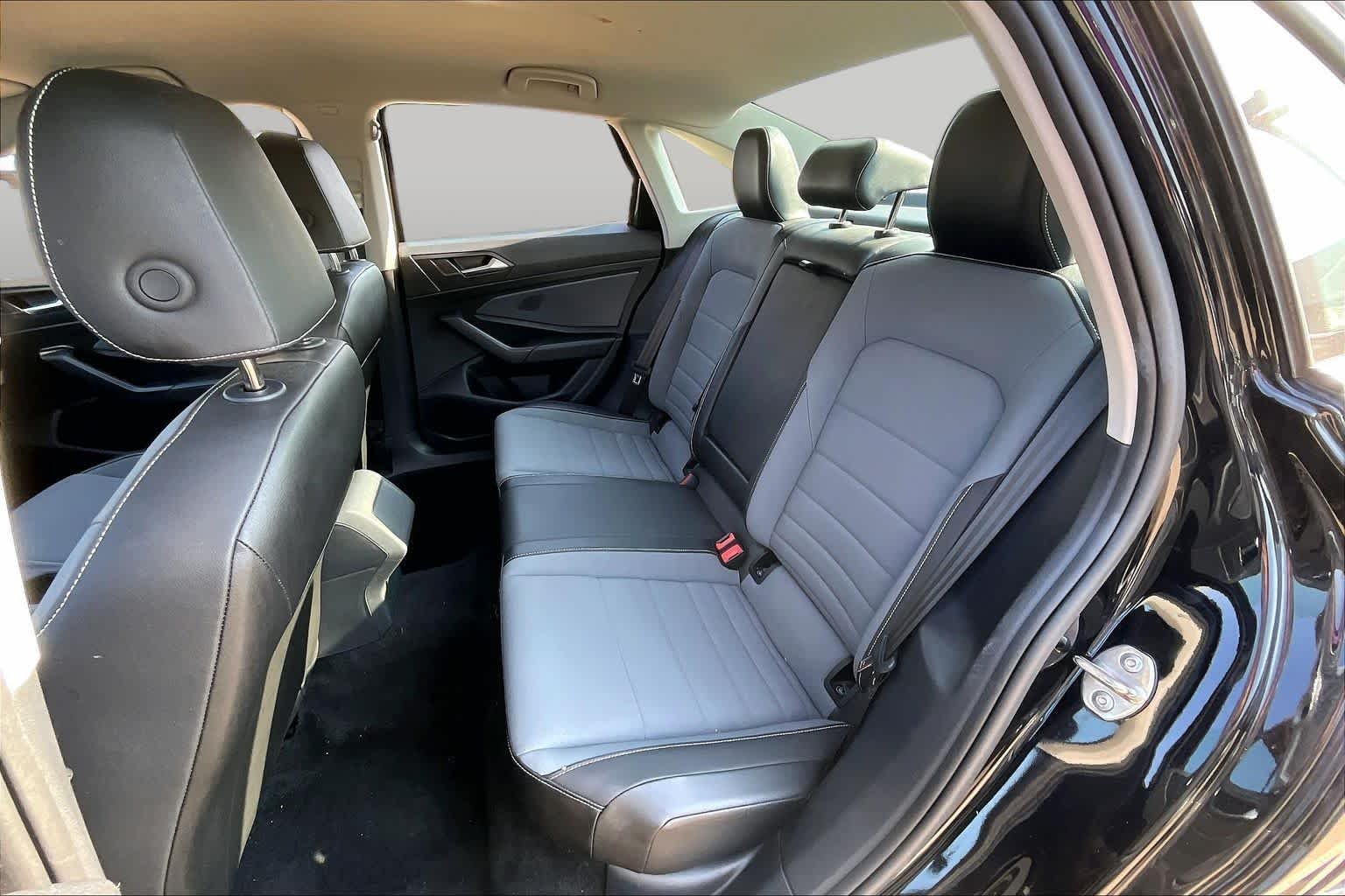 Used 2025 Monterey Blue Volkswagen SE image 17