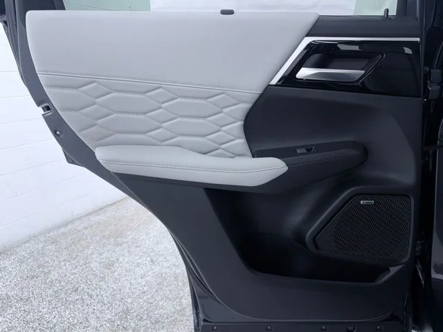 New 2026  Mitsubishi SEL image 28
