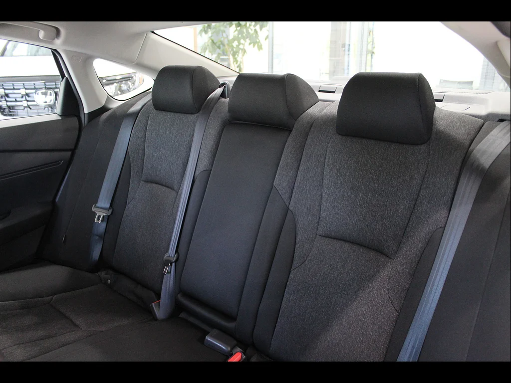 Certified Used 2025 Platinum White Pearl Honda SE image 17