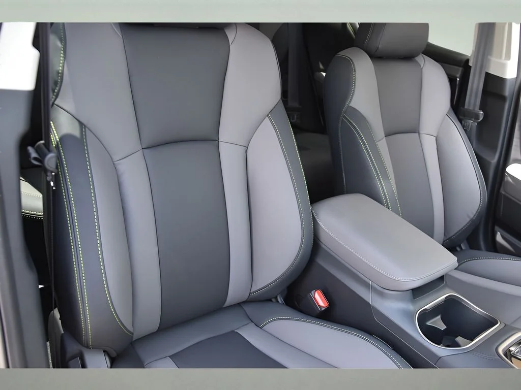 Used 2025 Autumn Green Metallic Subaru Onyx Edition image 31