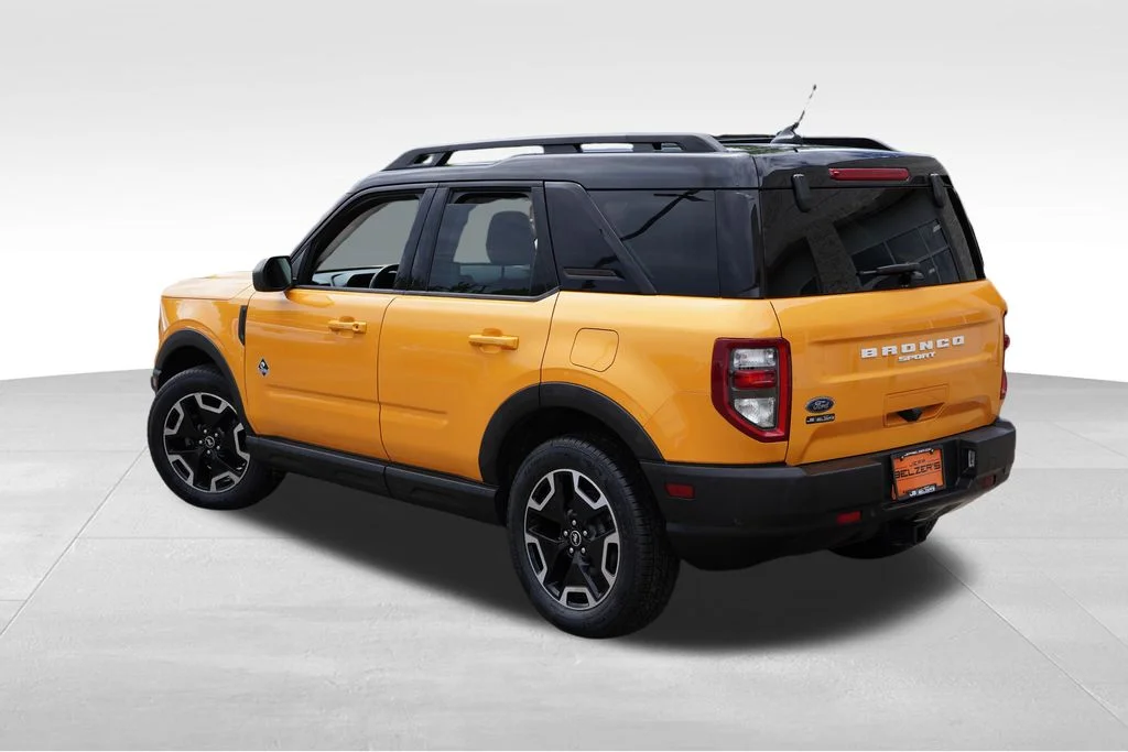 Used 2022 Cyber Orange Metallic Tricoat Ford Outer Banks image 7