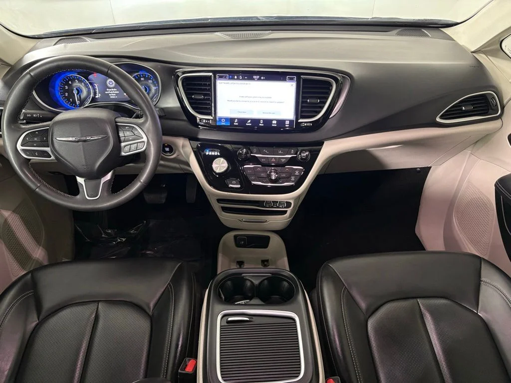 Used 2023 Black Chrysler Touring L image 33
