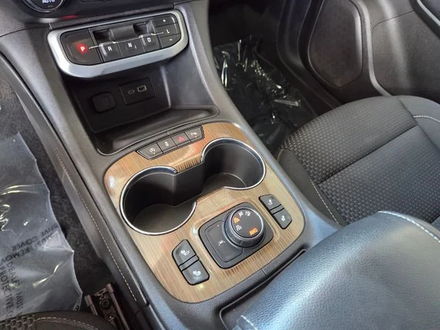 Used 2021 White GMC SLE image 26