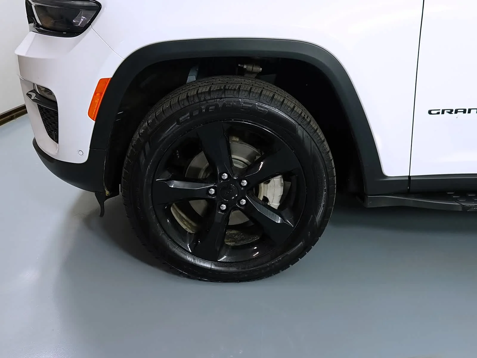 Used 2024 Bright White Clearcoat Jeep Limited image 9