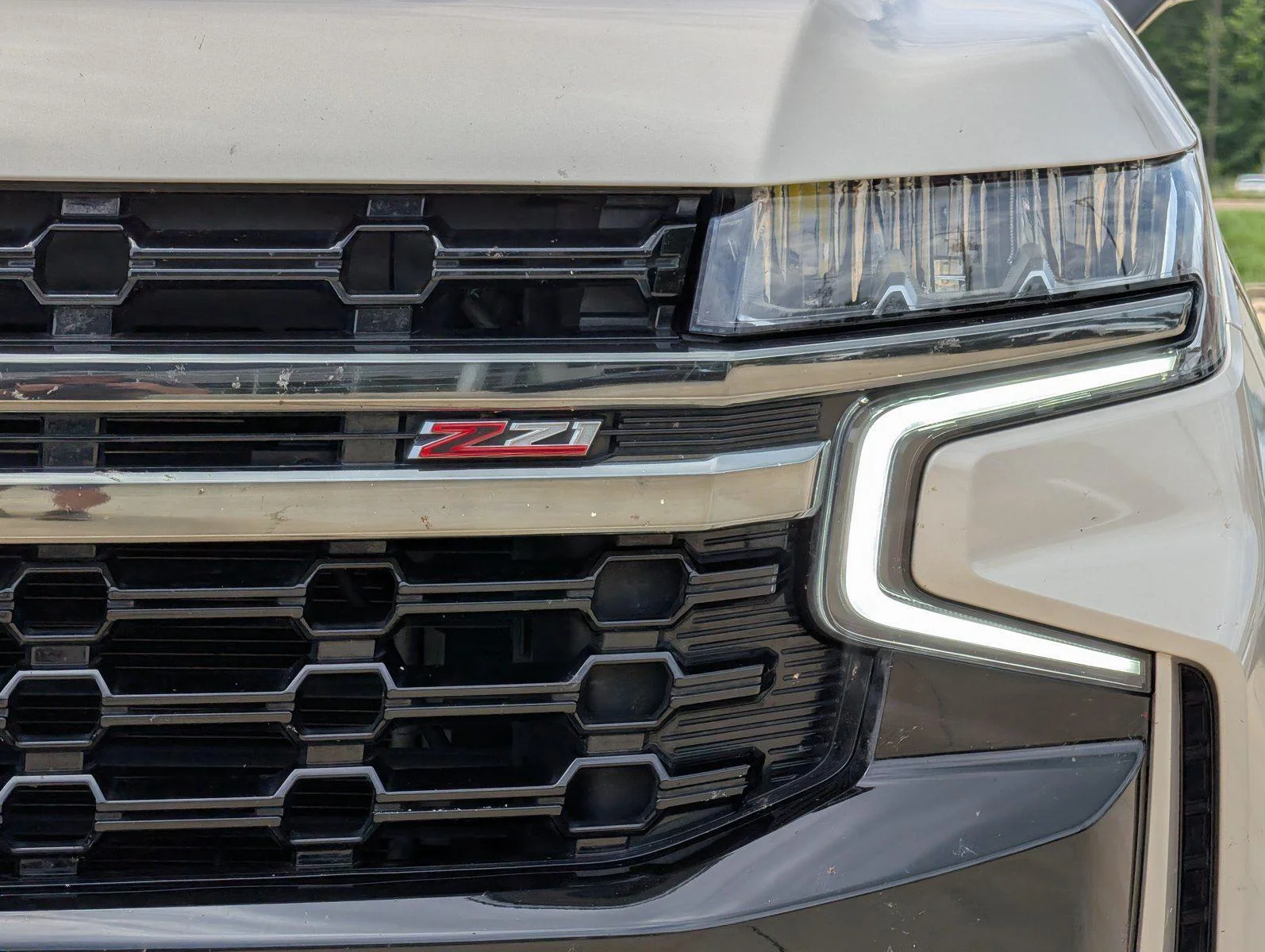 Used 2022 Empire Beige Metallic Chevrolet Z71 image 9
