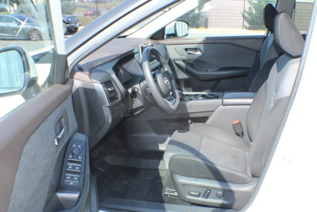 Used 2023 Pearl White Tricoat Nissan SV image 12