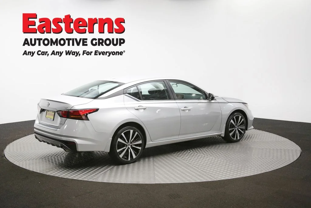 Used 2022 Silver Nissan 2.5 SR image 38