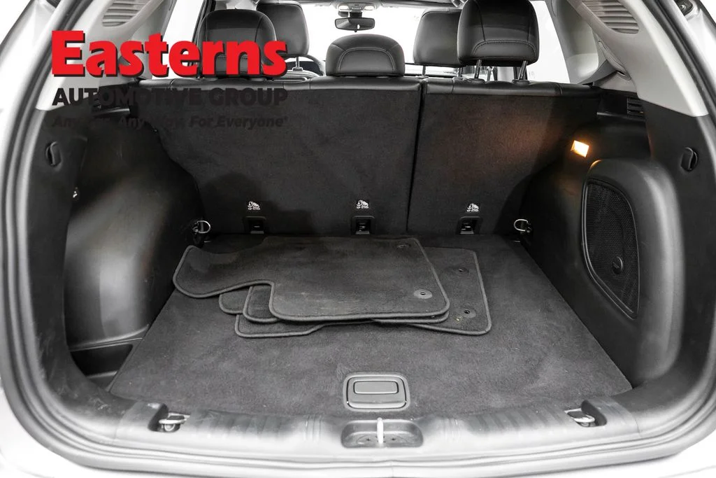 Used 2022 Silver Jeep Latitude image 9